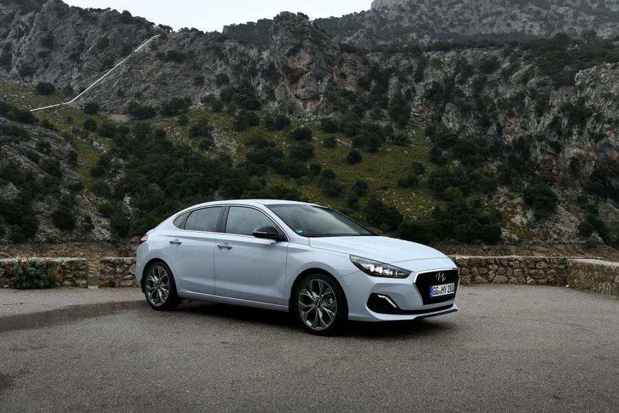  Hyundai i30 Fastback (PD) 2017 года  (WW) (фото 20 из 51)
